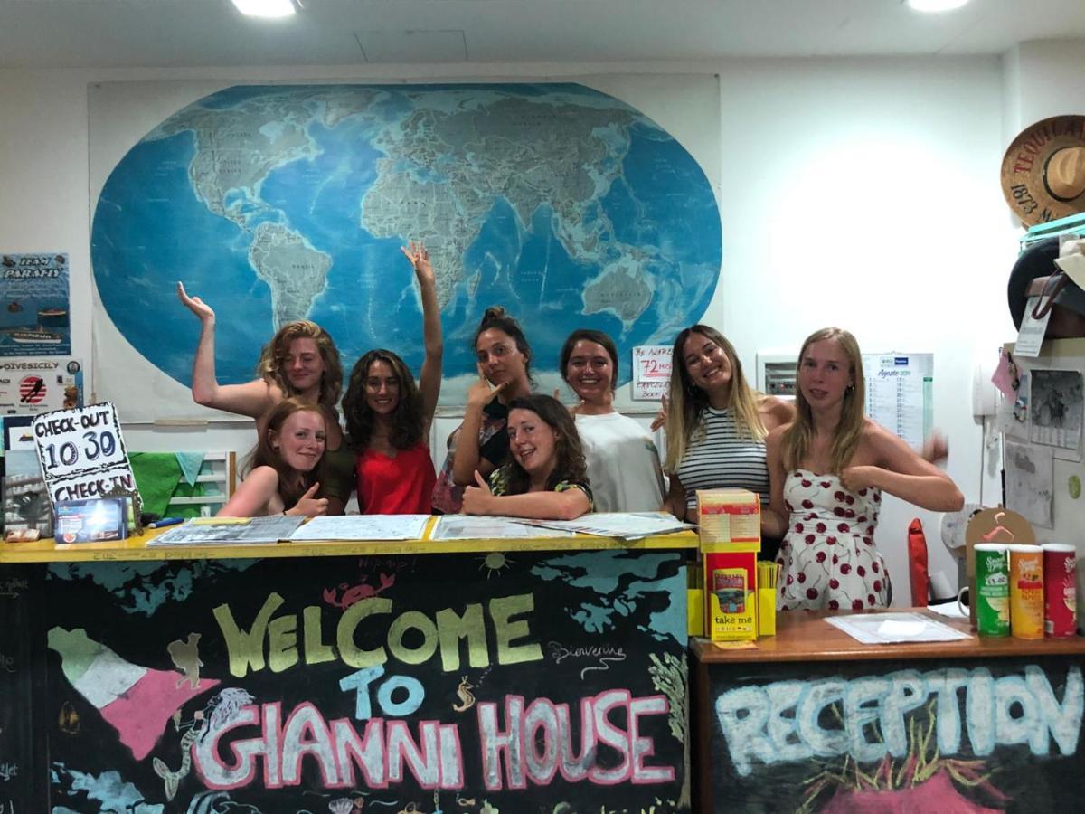 Gianni House Backpackers Hostel 지아르디니낙소스 외부 사진
